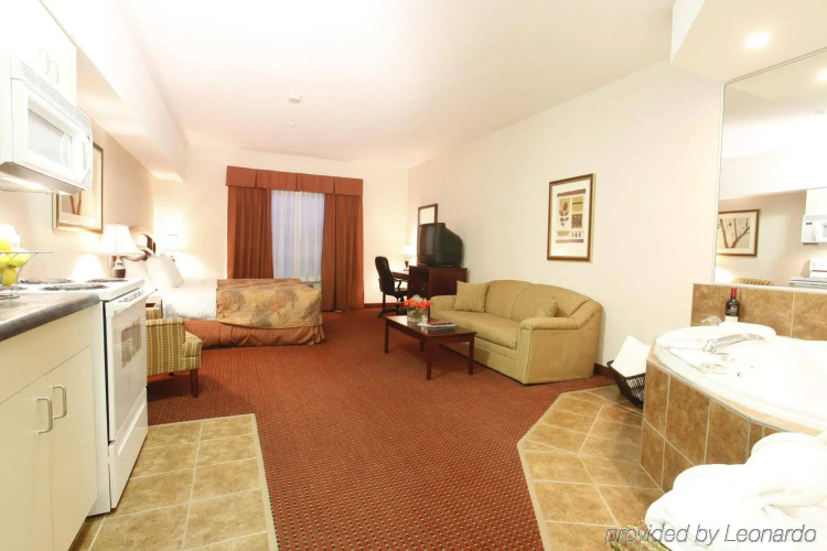 Pomeroy Inn & Suites Fort St. John