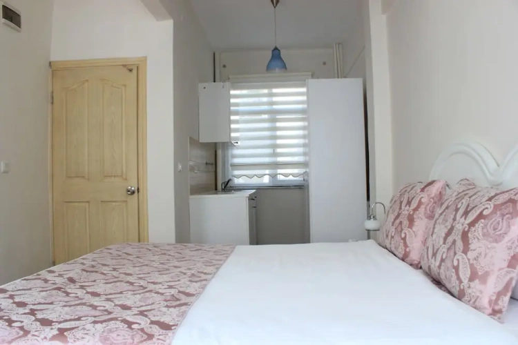 Standard Triple room with city view