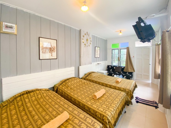 Standard Triple room