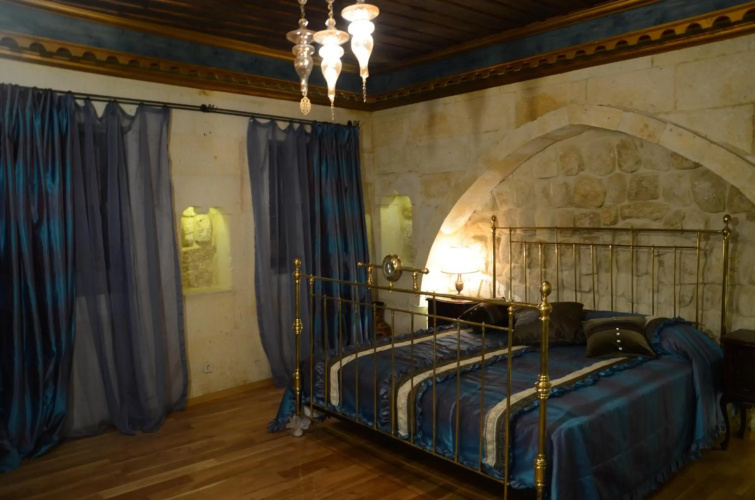 Golden Cave Suites