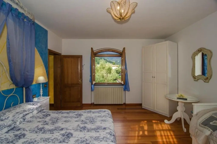 Standard Triple room with garden view