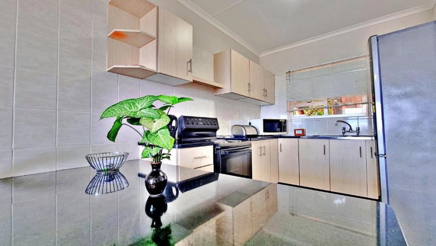 3 Bedrooms Apartment