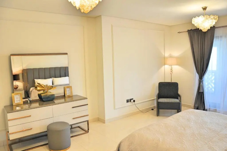 Spacious 4 bd and 2 bd apartments with amazing Sea view - Image 13