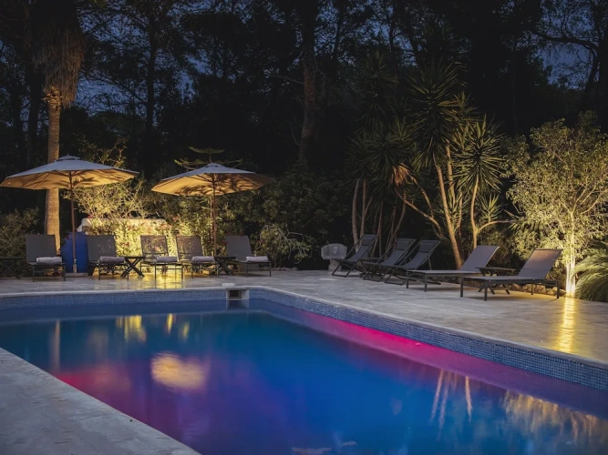 4 Bedrooms Luxury Villa