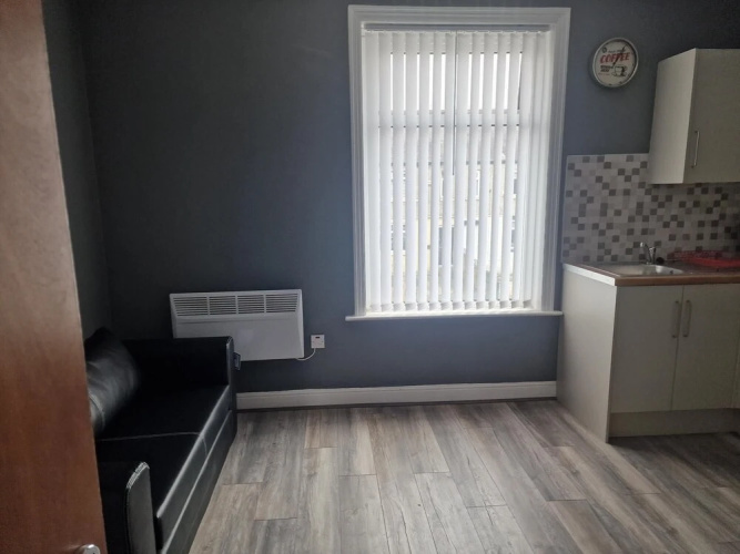 Impeccable 3-bed Apartment in Bradford to Explore