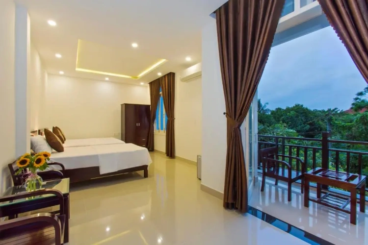 Deluxe Triple room with balcony and with garden view