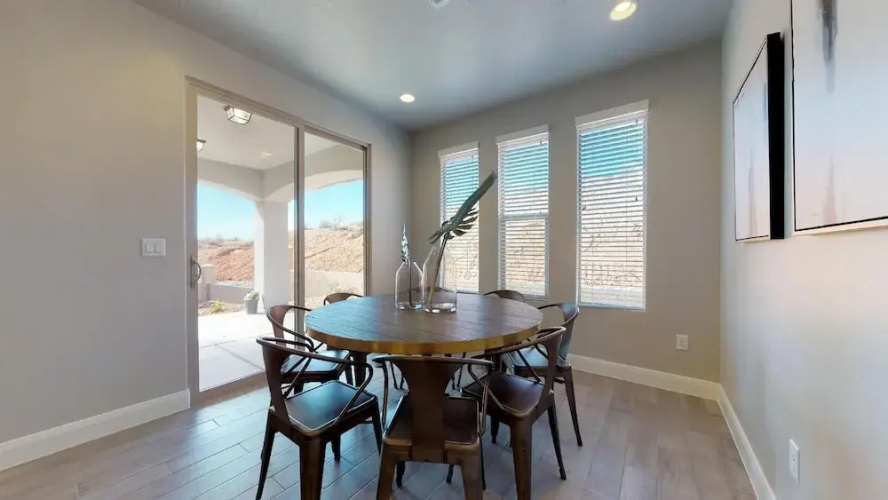 Desert Serenity 4 Bedroom Apts by Redawning