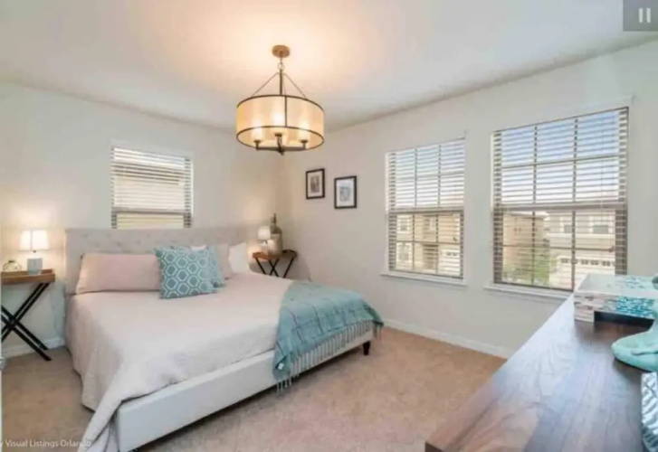 9 Bedroom Windsor at Westside Home