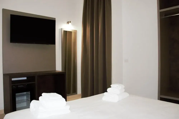 Standard Double room with city view