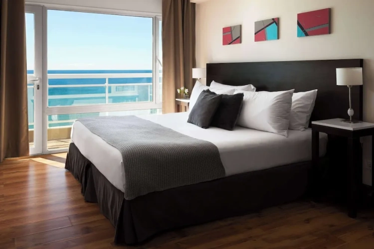 Standard room with balcony and with ocean view