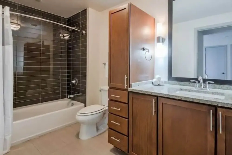 Stunning CozySuites on Elm St. 07
