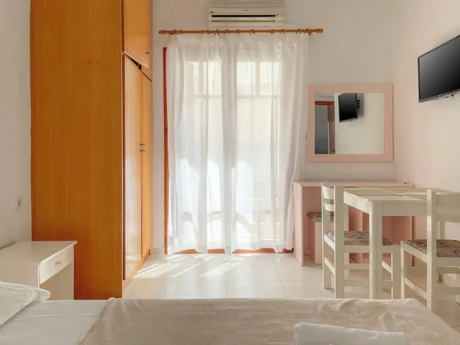 Captain Michalis Apartments - 750m from Kalamaki beach