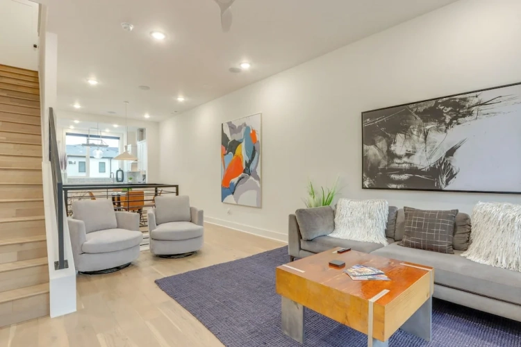 3 Bedrooms Apartment