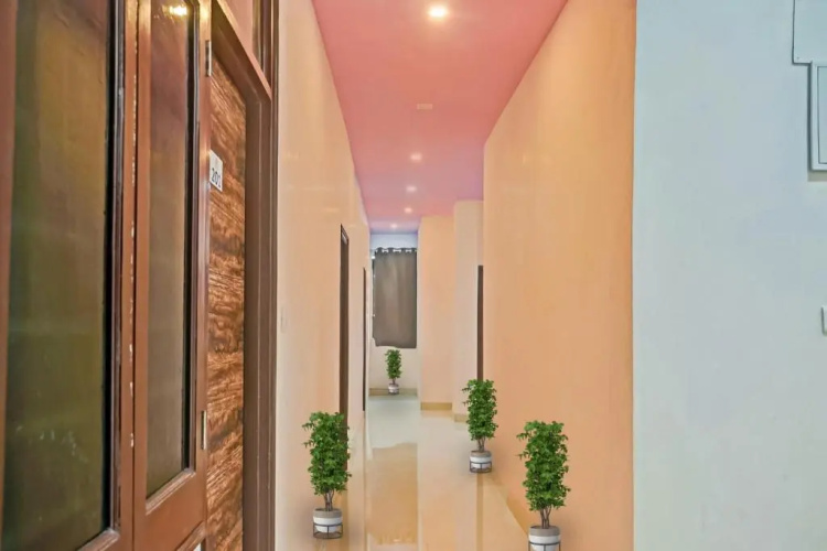 Collection O Hotel Thakur