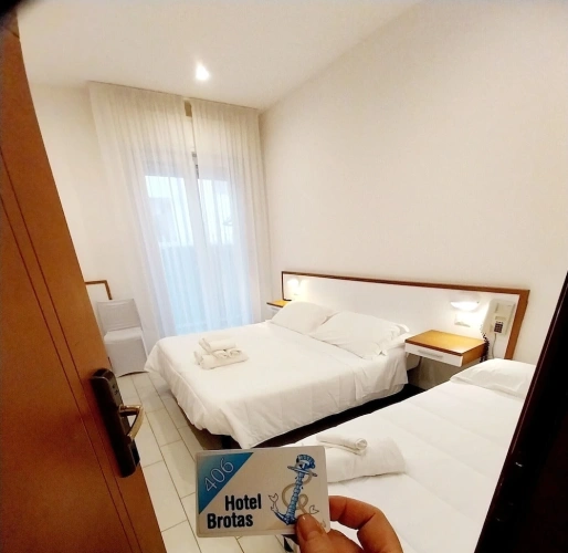 Standard Triple room