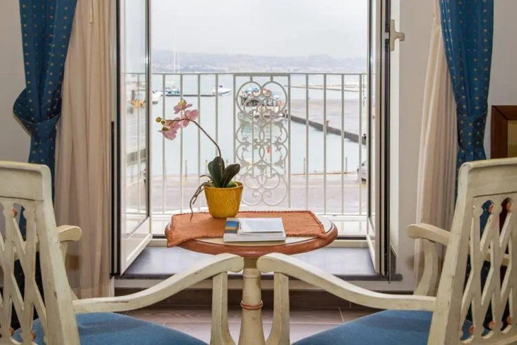 Standard room with balcony and with sea view