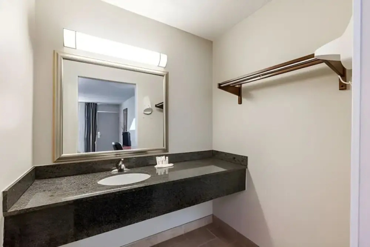 Iberia House & Suites