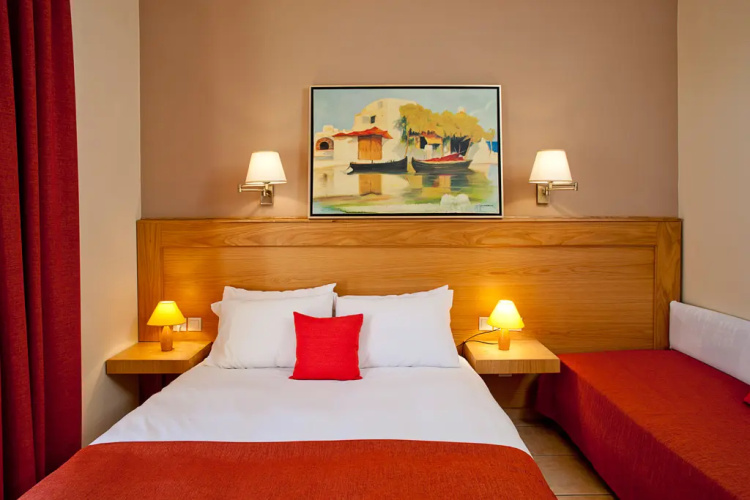 Standard Triple room