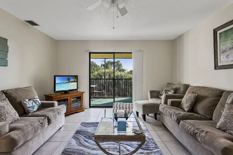 Beachview Condo 2 Bedroom Condo by RedAwning