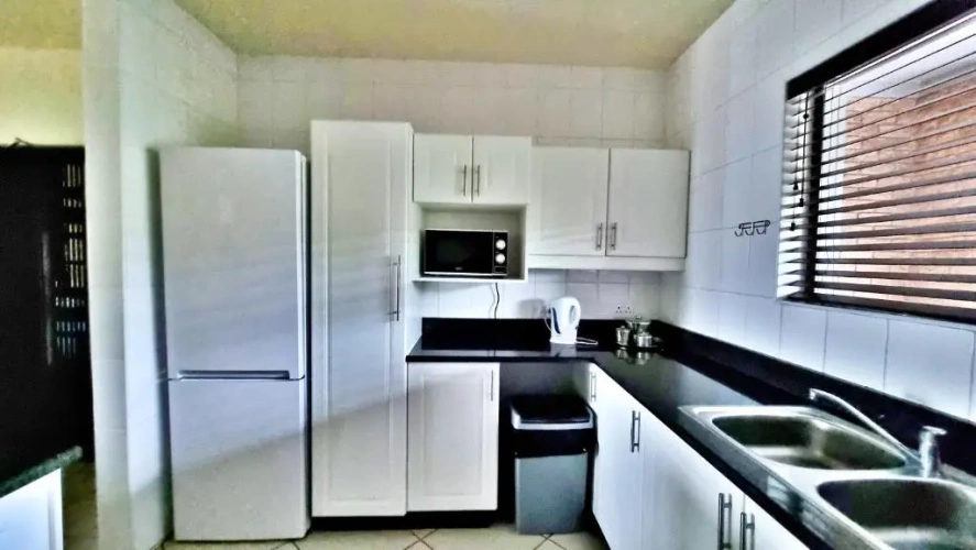 3 Bedrooms Apartment