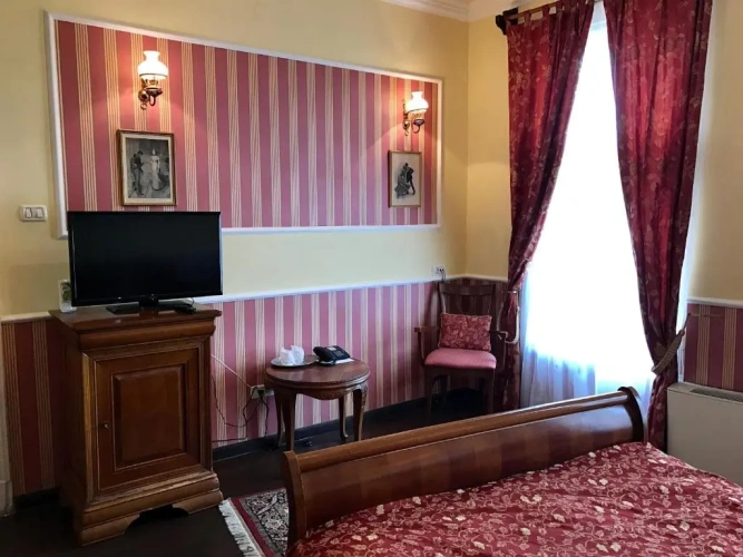 Deluxe Double room with city view