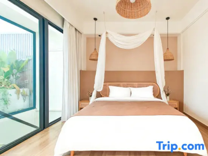 5 Bedrooms Villa