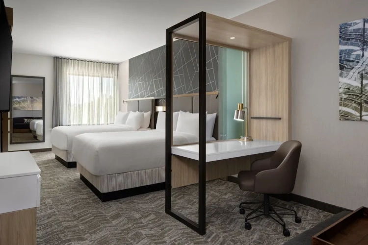 Suite with water view