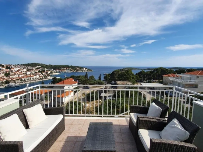 1 Bedroom Apartment with balcony and with view