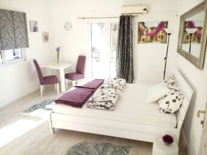 Studio with balcony and with sea view