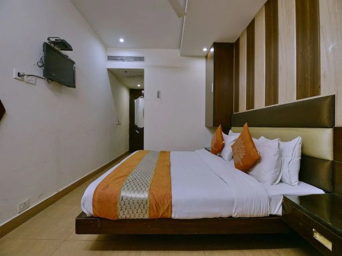 OYO 1721 Hotel Crown Royale