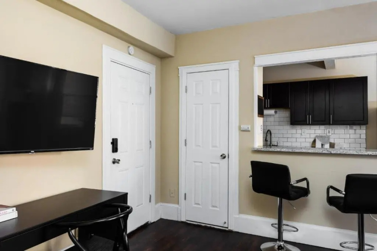 Simple CWE Studio near BJC by Zencity