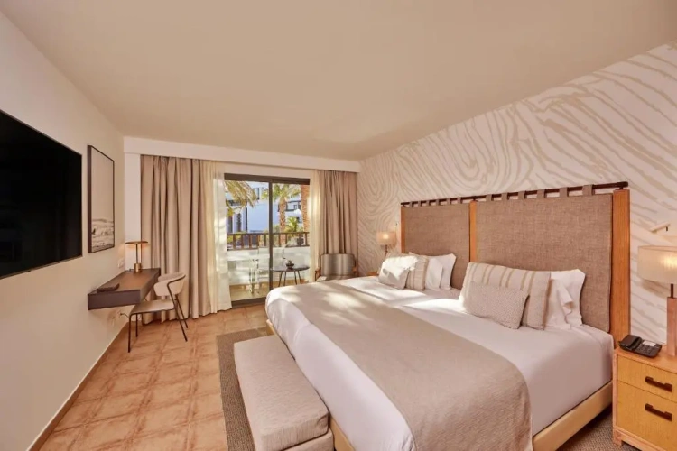 Double room with pool view