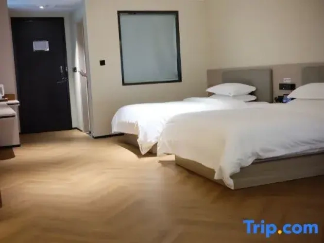 2 Bedrooms Triple Family Suite