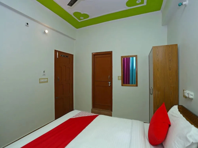 OYO 17011 Hotel Kiran