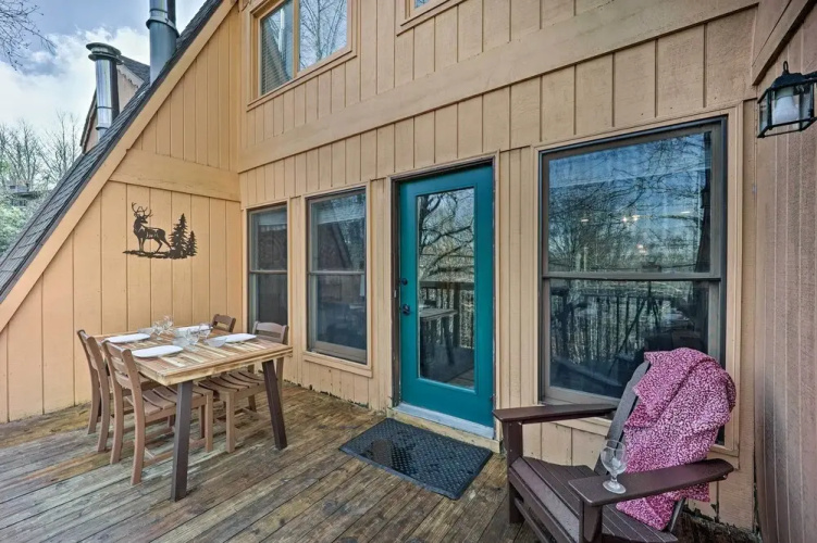 1 Mi to Skiing: Beech Mountain Condo w/ Fireplace!