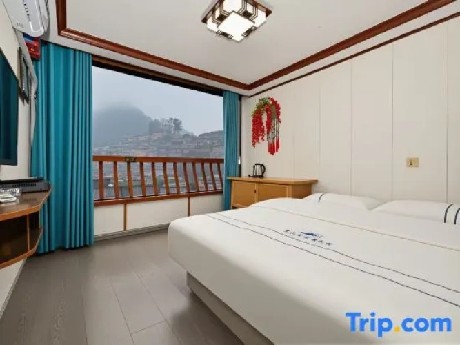 Standard Twin room with view