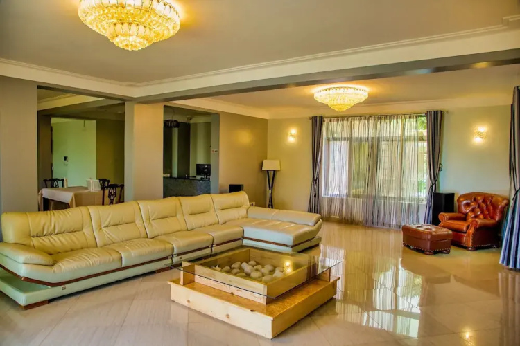 Lake Point Villa