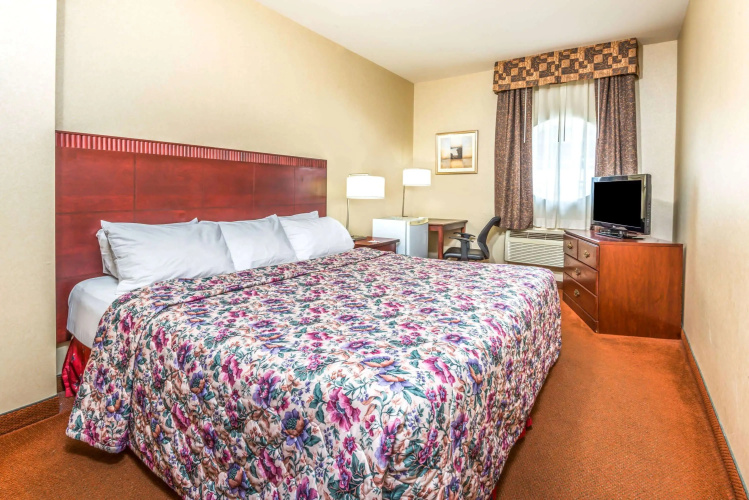 Howard Johnson by Wyndham Toronto Downtown West