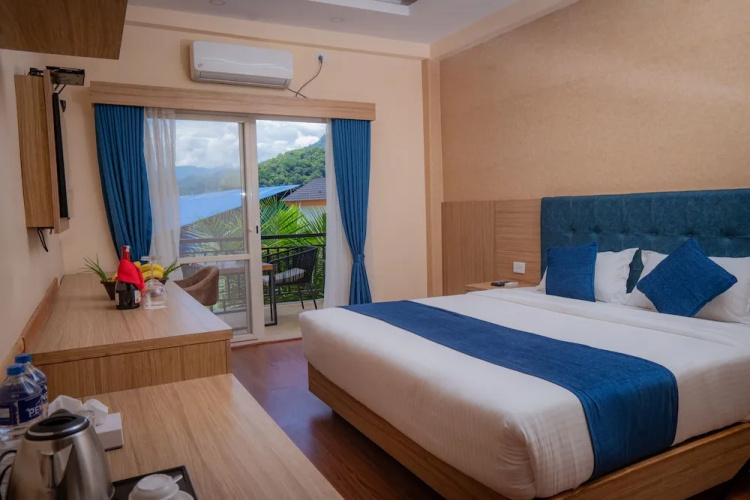 Majestic Lakefront Hotel & Suites