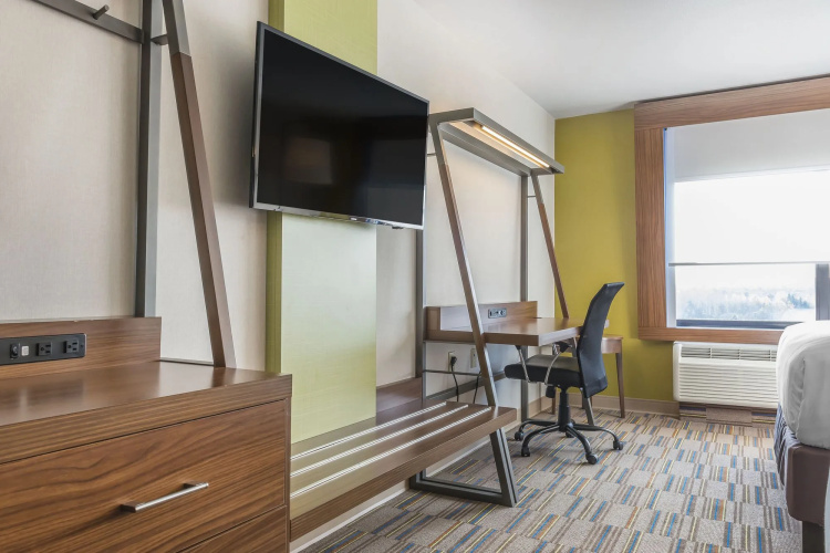 Holiday Inn Express & Suites Clarion