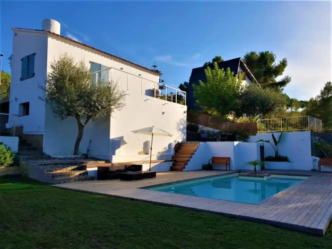 4 Bedrooms Cottage