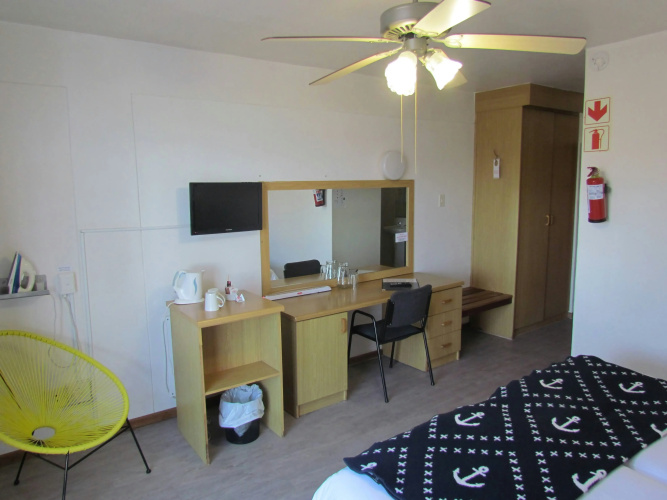 Hoedjiesbaai Hotel