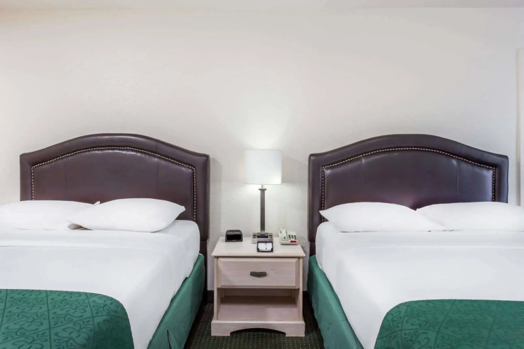 Simple Rewards Inn