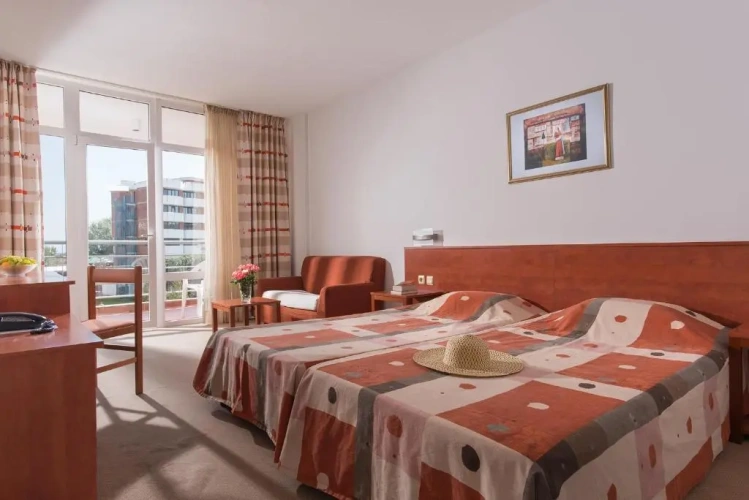 Standard Twin room with balcony