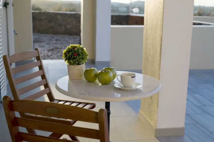 Pithos Apartments