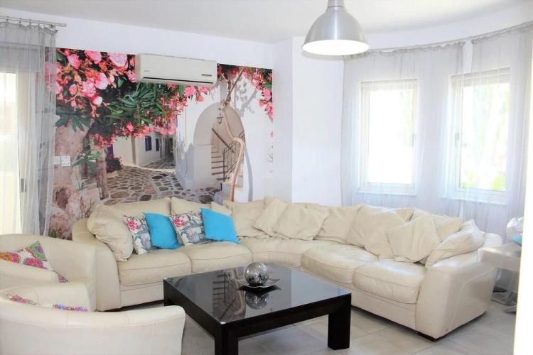 Avrora Villa PV