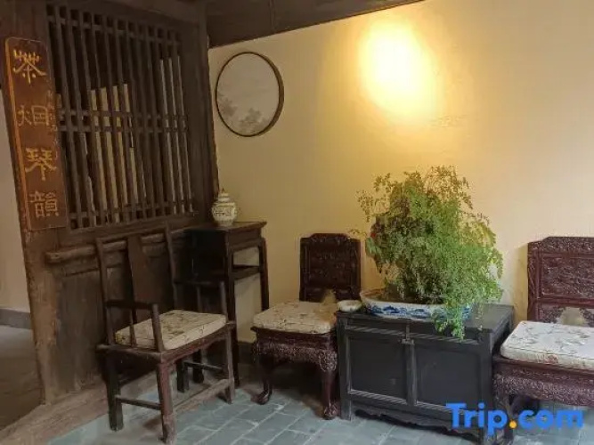 Tonghai ancient Cartyard Hotel