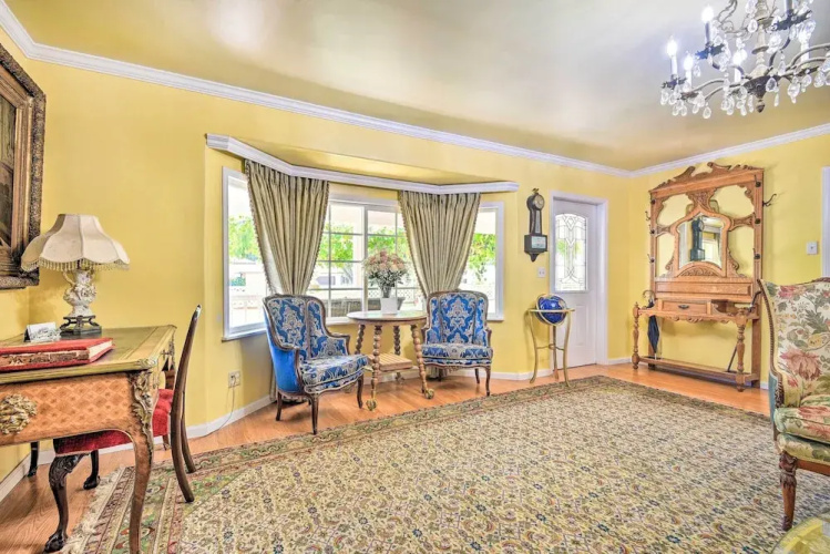 Romantic Pasadena Home w/ Covered Porch!