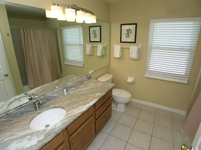 5 BED Pool Home ON Golf Course