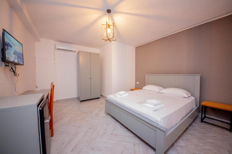 Economy Double Basement room